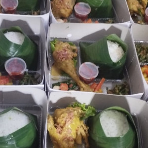 Nasi Box Lauk Ayam Goreng