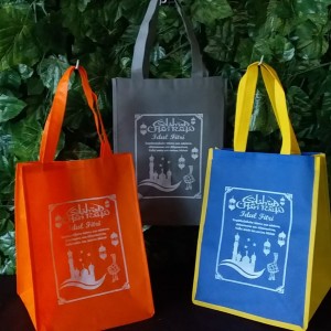 Tas goodiebag spunbond dus nasi / dus kotak ukuran 22 x 22 cm