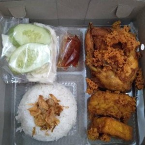 Nasi Box Ayam Kremes