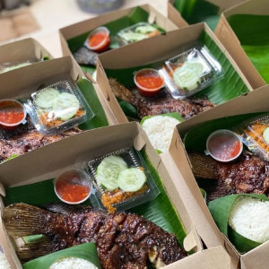 Nasi kotak Gurami Bakar Pedas Manis