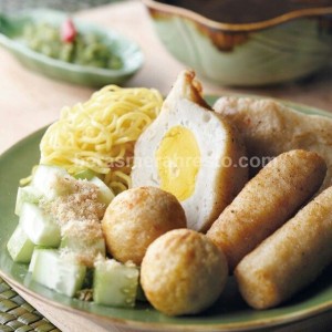 Empek empek ikan tengiri komplit