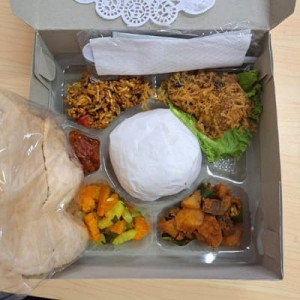 Paket Nasi Kotak dan Snack Box