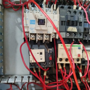 Perbaikan instalasi unit ac