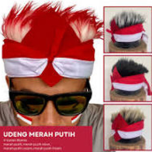 udeng merah putih dengan rambut palsu