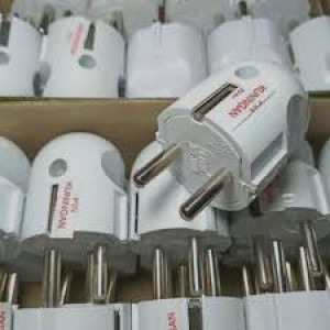 Steker Arde Bahan Polikarbonat dan Kuningan