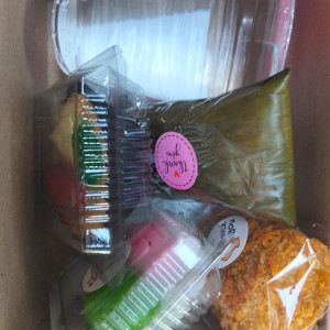 Nagasari Pie buah Resol Putri mandi air mineral
