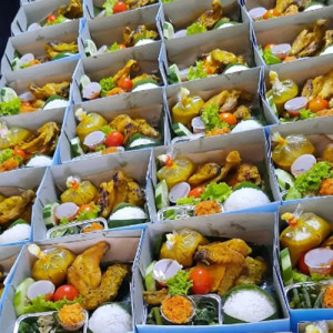 Nasi Kotak Ayam Laos