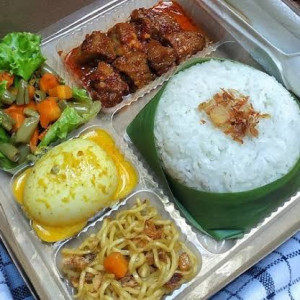 Nasi Kotak Daging Sate Bumbu