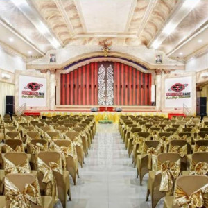 RUANG MEETING GOLDEN BALLROOM