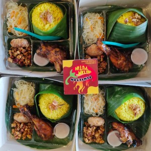 Paket Nasi Kuning Ayam Bakar