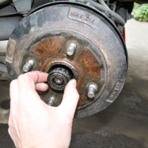 Ganti Laher/ Bantalan Roda Depan 1500 CC