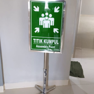 PAPAN PROMOSI AKRILIK BERTIANG