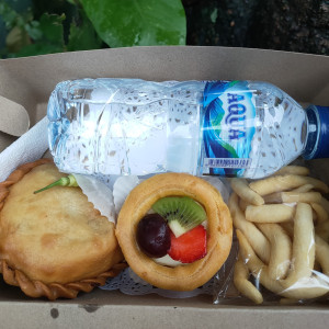 Kue Kotak 17.500 by Lumintu catering