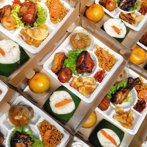 Nasi liwet, Ayam bakar,telur bacem,Tahu bacem sambel goreng jipang mie gore