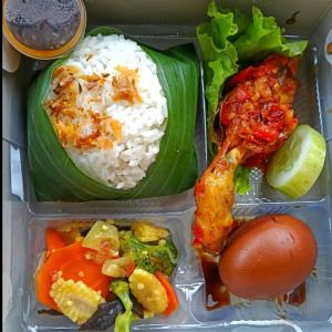 Nasi kotak ayam sambal capjay