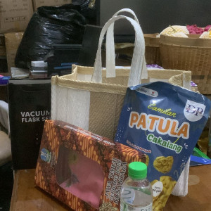 Goodiebag beserta isinya