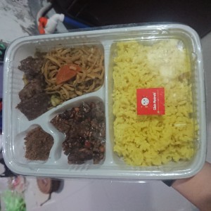 Nasi box (nasi ayam, nasi kuning, nasi urap, nasi rames)