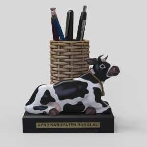 SOUVENIR TEMPAT PENA KERAMIK MINIATUR SAPI LEMBU SORA