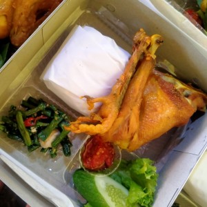 Mbak ari Nasi paha gandeng ayam jawa