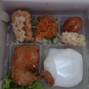 NASI KOTAK AYAM KREMES