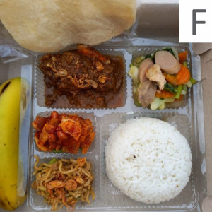 PAKET F - NASI BOX + AIR MINERAL