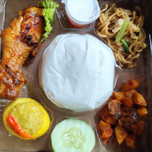 NASI CAMPUR AYAM BAKAR