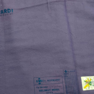 SELIMUT WOOL UNGU