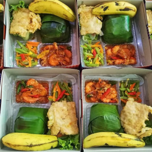 Nasi kotak udang balado