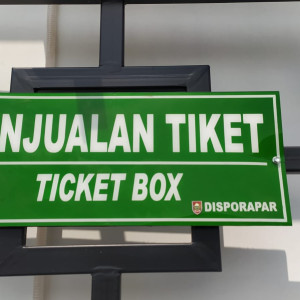 Papan promosi wisata akrilik Ukuran 40 X 20