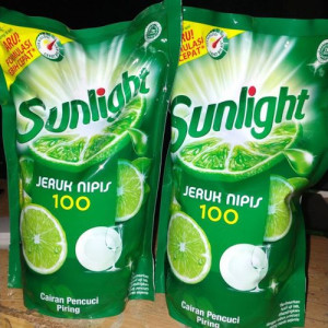 sabun cuci piring merk sunlight