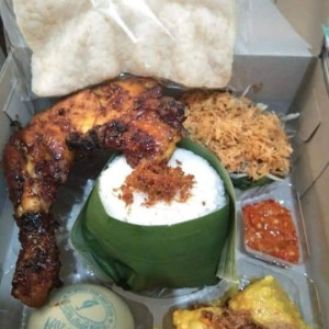 Nasi Ayam Bakar EL61 + minum 200ml