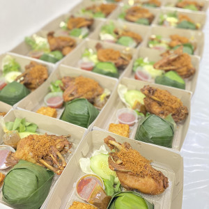 Ayam kampung/bebek serundeng Lalapan