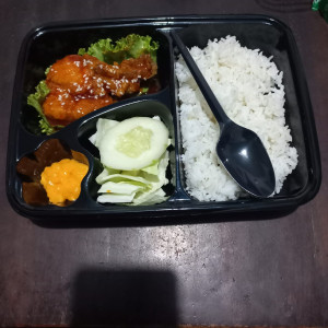 Nasi bento ayam rechees