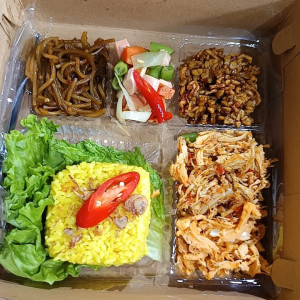 Nasi Kuning Ayam