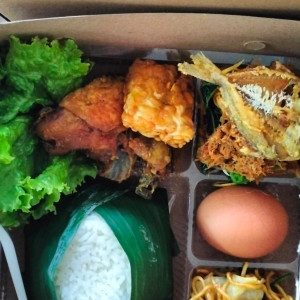 Nasi Gudangan Komplit
