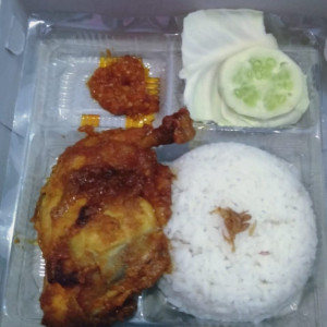 Nasi Kotak (Nasi + Ayam Bakar + Air) Menu Menyesuaikan permintaan