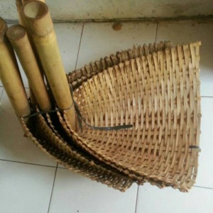 Pengki/Engkrak/Serokan Sampah Bambu