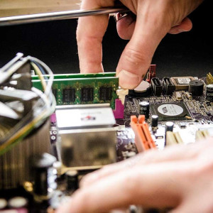 Pemeliharaan Dan Perbaikan (PC) Personal Komputer / Laptop