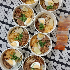 soto ayam rice bowl atau besek