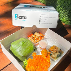MEAL BOX NASI AYAM BUMBU RUJAK