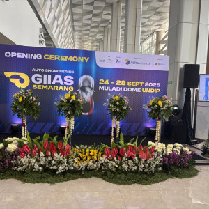 Taman opening dekorasi + podium bunga