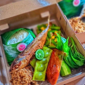 nasi kotak ikan segar