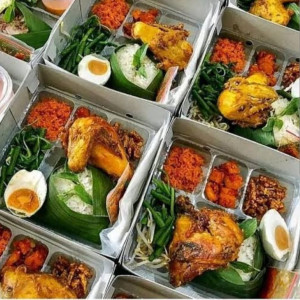 Paket Nasi Ayam Bakar dan Sayur