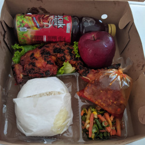 Nasi campur ayam bakar