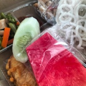 Nasi, Rolade daging sapi, Tumis buncis wortel sosis telur puyuh