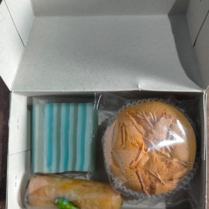 Snack makanan dan minuman ringan