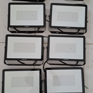 Lampu sokle 100 watt