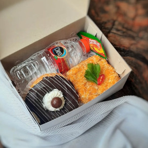 SNACK BOX ISI 2 + AIR MINERAL BOTOL