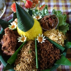 Tumpeng porsi 15 orang