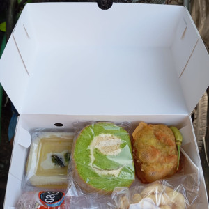 Kue Kotak 20.500 by Lumintu Catering